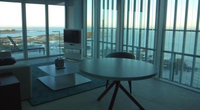 リビングが青色に染まって美しい・・・