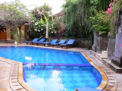 こじんまりとした静かなプール