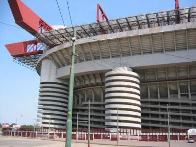 ピッチとの距離が近いサッカー専用スタジアム