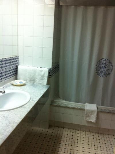 広いバスルーム。バスタブあり。お湯の出も問題なし。