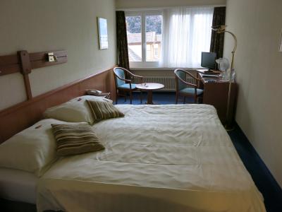 ベッドは広めでよし