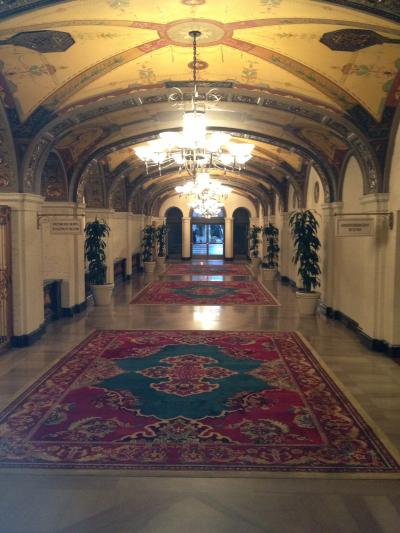 ダウンタウン地区なのでビジネスで利用するにはいいと思いますが、旅行者向きのホテルではないと思います。