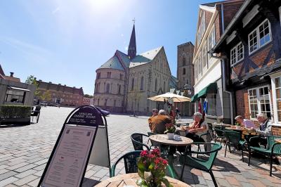 宿泊シングル395，ダブル495DKKのようだ．大聖堂