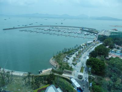 上層階のラウンジからマリーナ