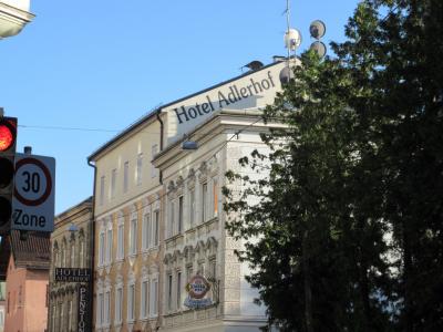 Hotel Adlerhof の文字が