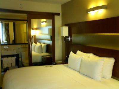 狭くても雰囲気あります