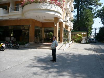 ホテルの玄関前