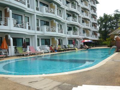 ２階にあるﾎﾃﾙﾌﾟｰﾙ、大きくはないが静かなので落着ける