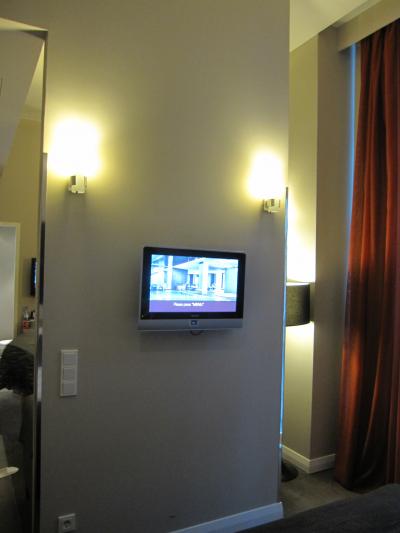 TVはリビングに１台、ベットルームに１台あります