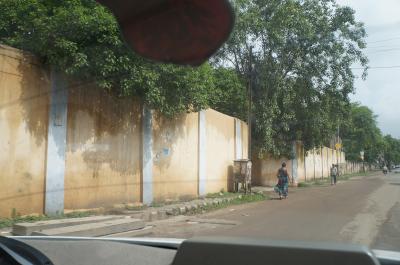 外からは分かりにくい立地にある