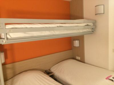 2段ベットで3名まで寝られる