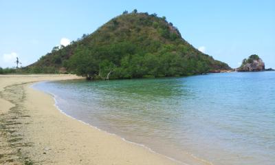 ロンボク島クタのビーチへはバイクで2時間。