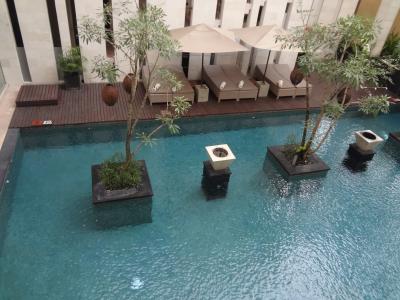 部屋から2個目のプールが見える