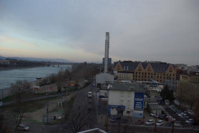 ホテルの北側。島の北にあるアールパード橋が見えます。