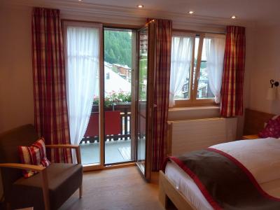 前にテラスがあります