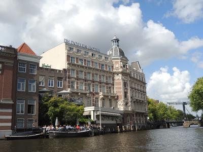 クルーズに乗車した時に、運河側から。