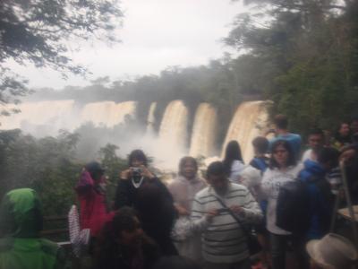 ブラジル側より大きいイグアスの滝