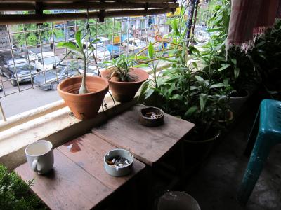 タバコはベランダで。