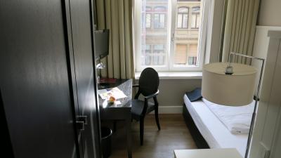 ちょっと狭いです．出入口でないとトランクルームを開けられない