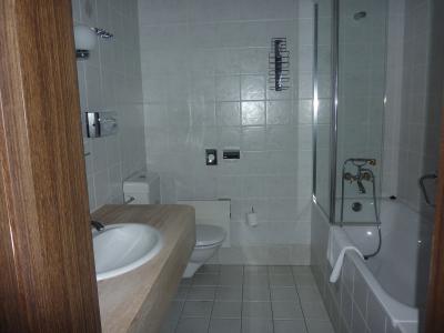 清潔なバスルームです