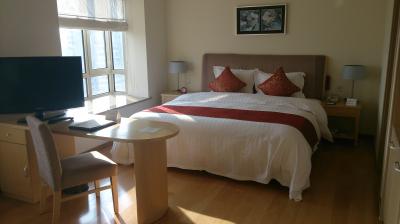 綺麗で明るい部屋です