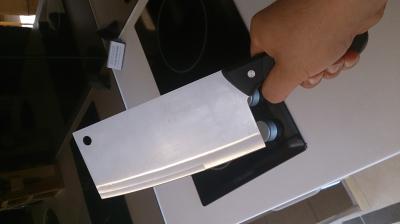 食器・調理器具も完備。コンロは電気タイプ