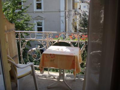 小さなベランダも付いています。