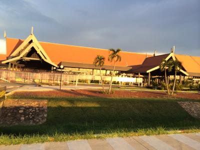 綺麗でカンボジアらしい建物です。