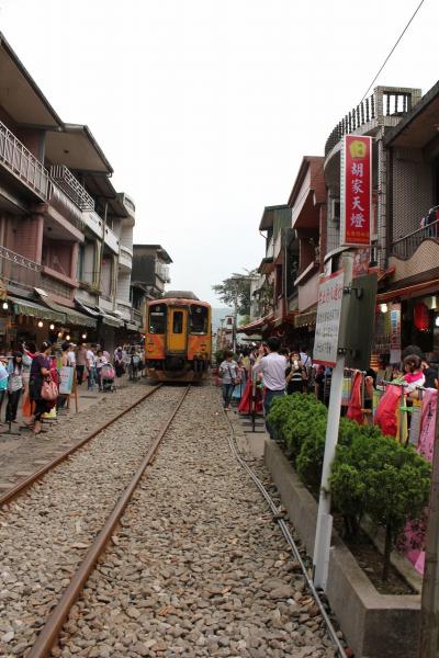 線路がメインストリートな町