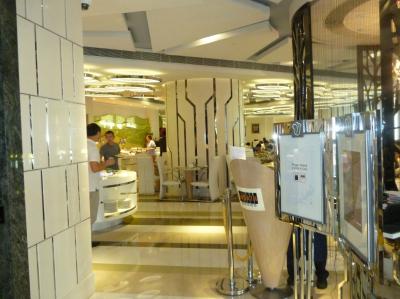 新しくて、レストランもきれいです