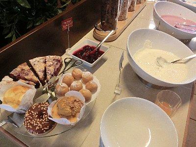 朝からケーキもありました！