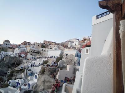 バルコニーから見るイアの町