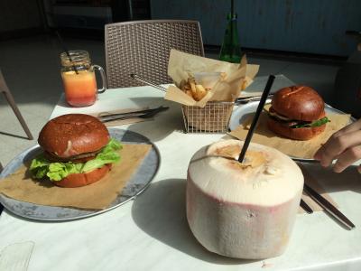 肉汁がたまらないハンバーガー！！