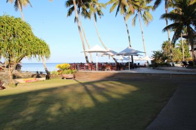 プールサイドレストラン、アンダー・ザ・スター　雨天はクローズ