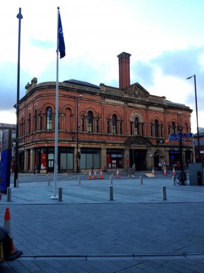 エントランス外で喫煙時の、向かいの建物の眺め