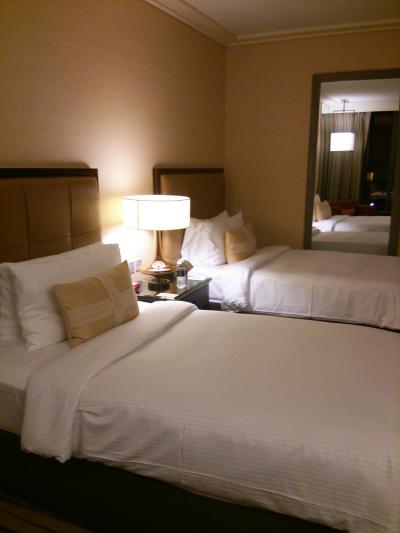 プールは昼と夜２回は入るべき！