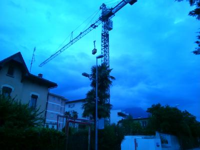 2014年8月訪問。新ビル建設中。分譲の別荘かな。