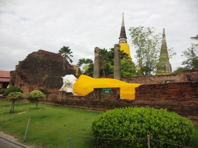 アユタヤにある涅槃像のある現役の寺院