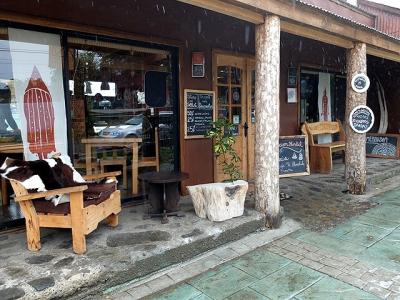 オステル・アメリンディア・パタゴニア付属のカフェ外観