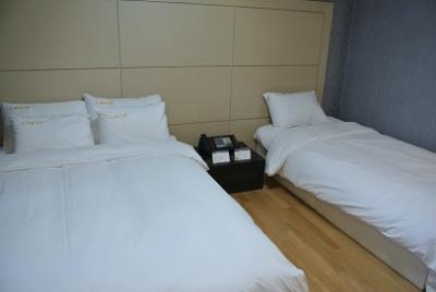 ベッドはダブル＋シングルでした