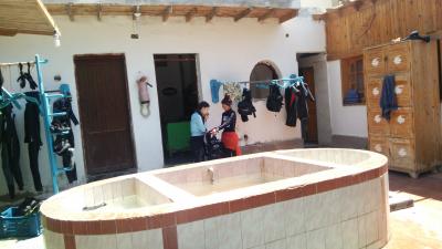 ダイビング用具を洗う