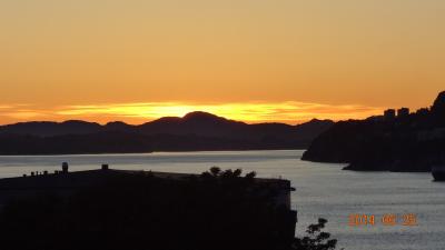 窓から眺める夕焼け