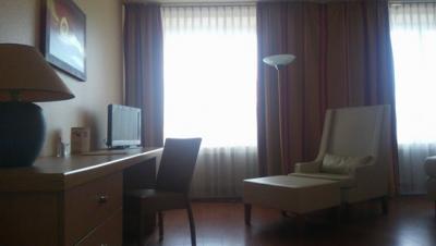 部屋のサイズに比べてテレビは小さいです