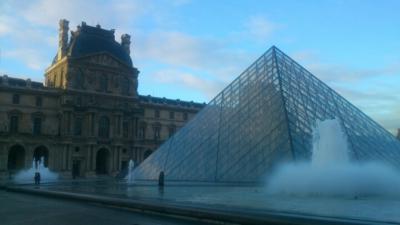 徒歩３分でルーブル美術館へ！