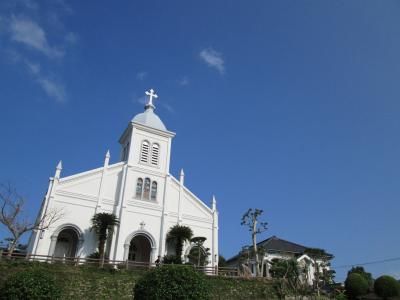 突然現れる白い教会