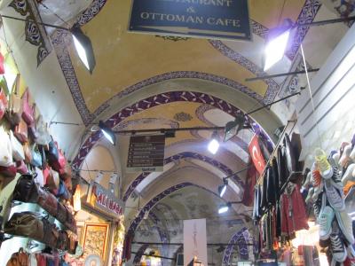 いろいろなお土産が売っています。