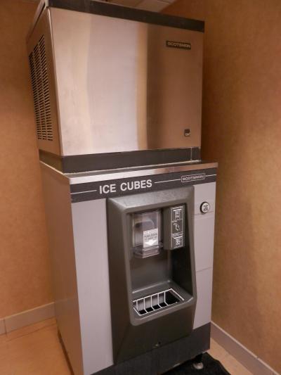 共有の製氷機です