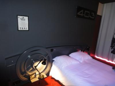 車がテーマのメカニカルなインテリア