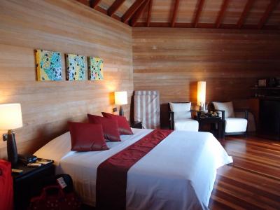 部屋は広々としています