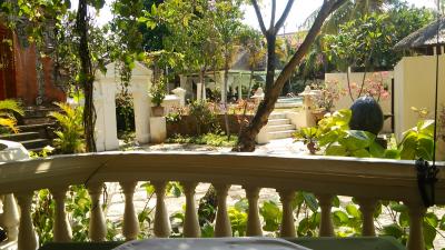 レストランからプール方向